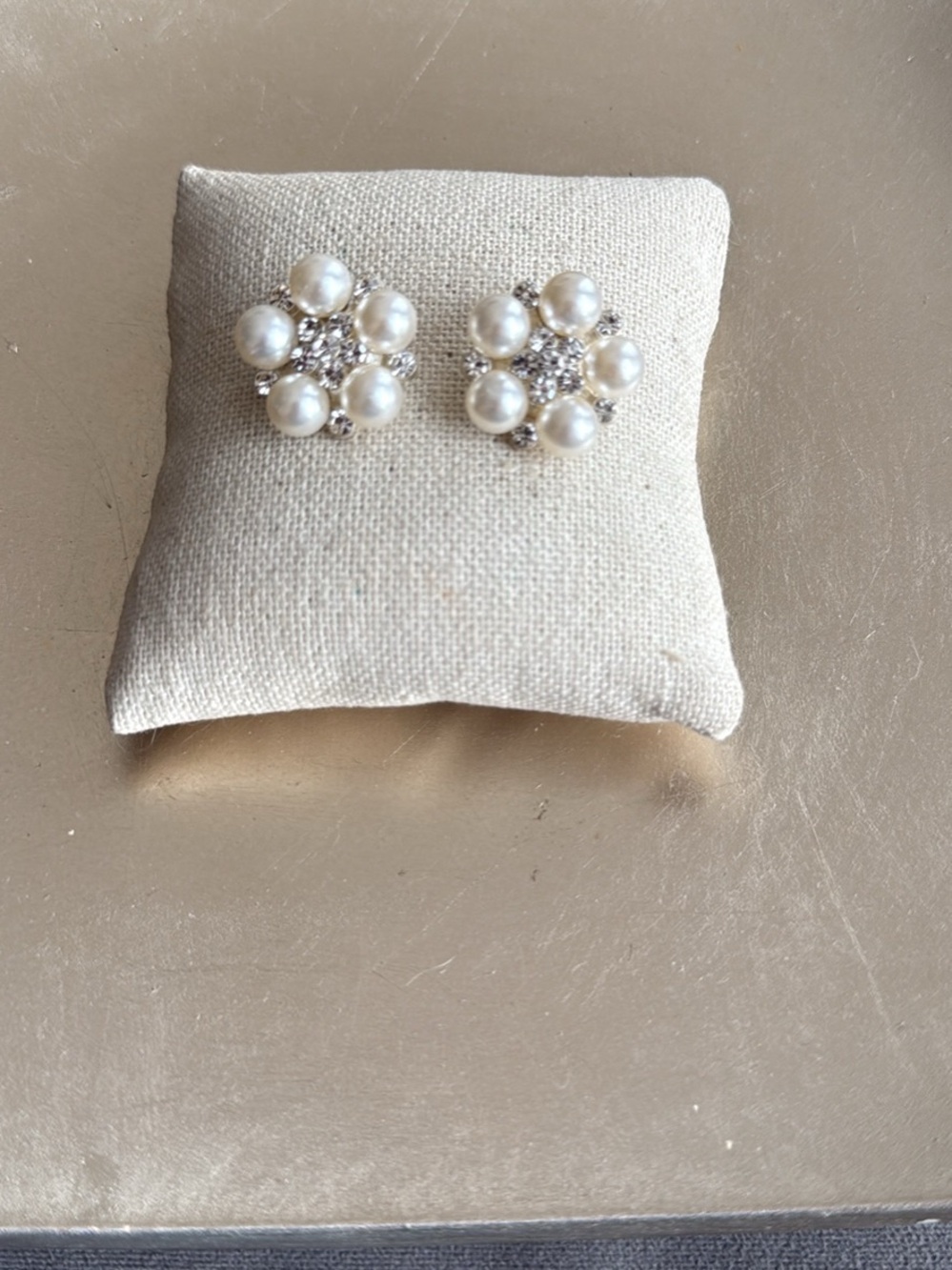 Pearl Cluster Flower Stud Earrings - White Pearl & Silver NEW Wedding Bridal